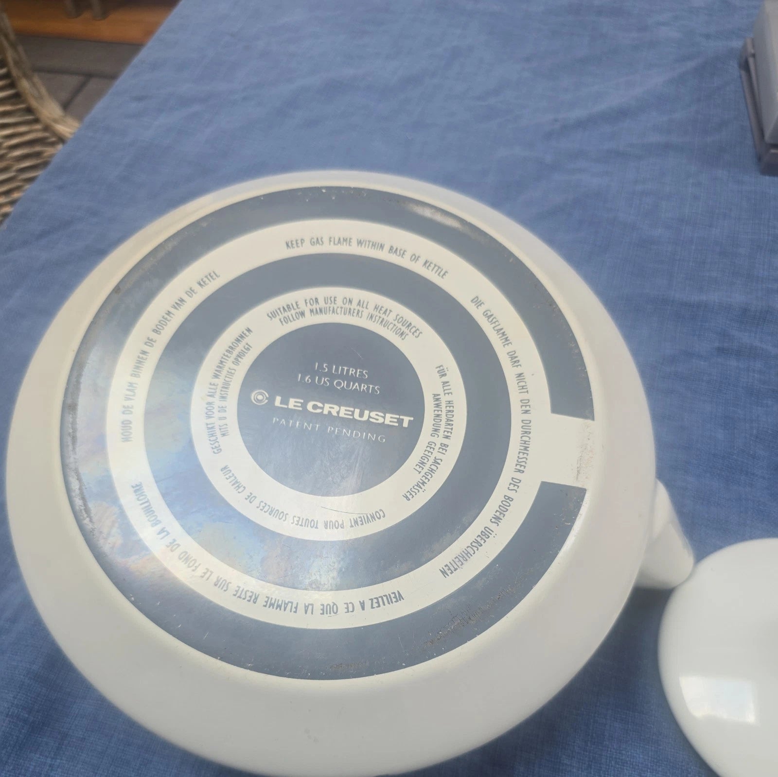 Le Creuset white Tea Kettle Teapot Tea Pot