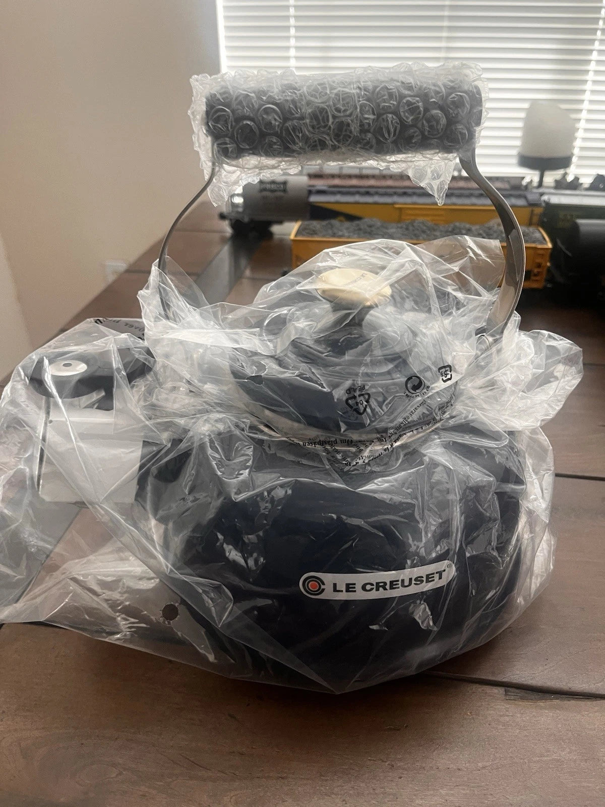 Le Creuset Classic 1.7 Quart Whistling Kettle with Gold Knob, Agave - New