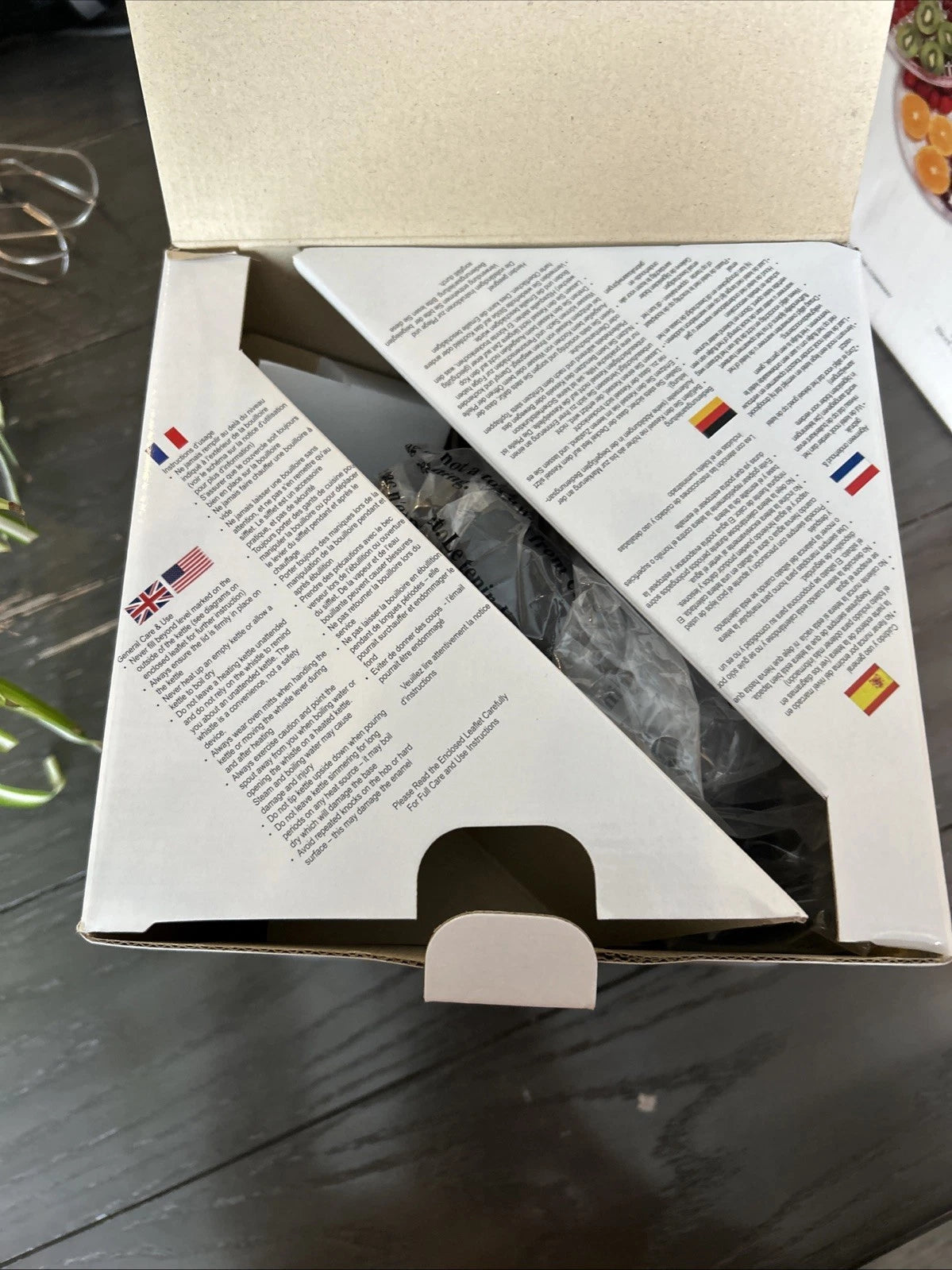 Le Creuset Classic Whistling Tea Kettle Enamel-On-Steel Red 1.6Qt.BRAND NEW