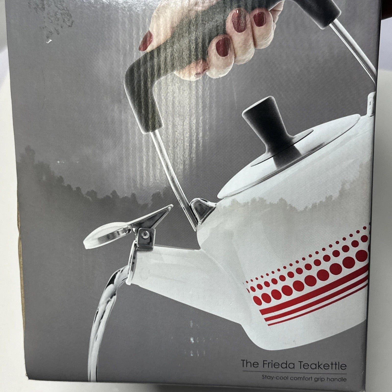 New Chantal Frieda Limited Edition White Enamel Stainless Steel Teakettle 1.4 QT