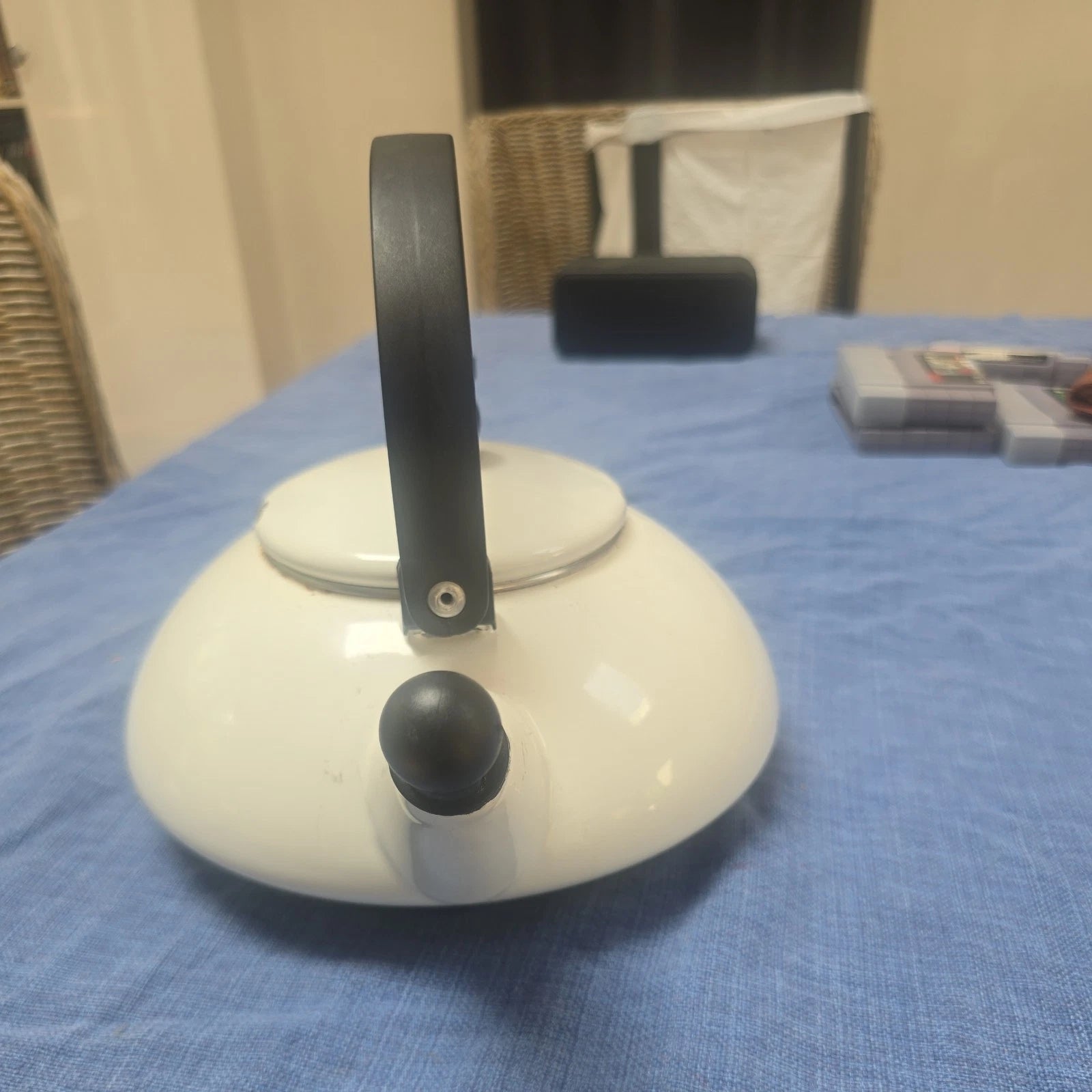 Le Creuset white Tea Kettle Teapot Tea Pot