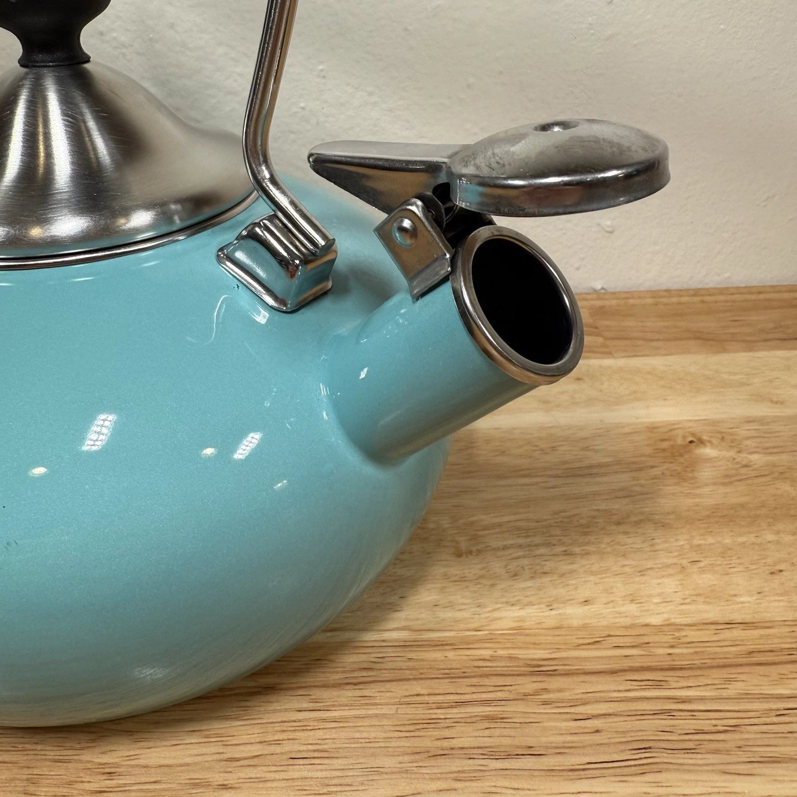 Chantal Tea Kettle Classic Loop Teapot Whistling 1.8QT with Lid Aqua Turquoise