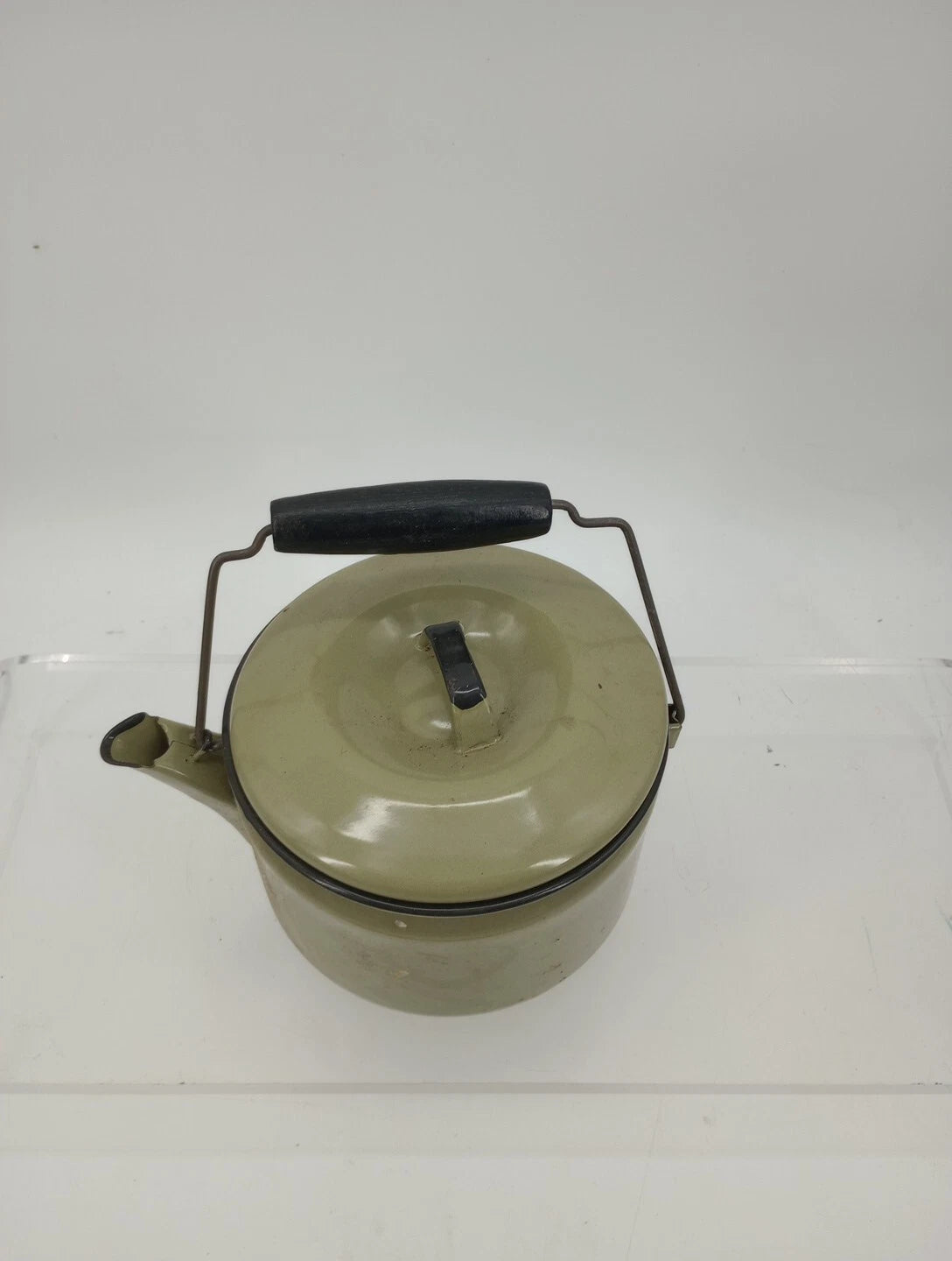 Vtg Avocado Green Enamelware Teapot Wire Bale Wood Handle  Farmhouse Primitive