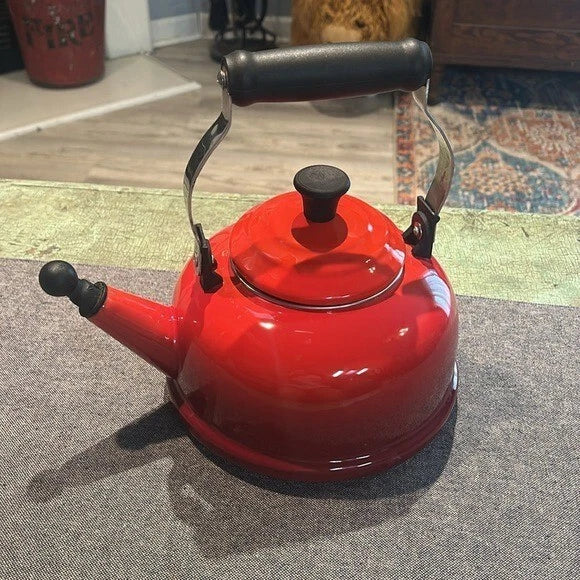 Le Creuset Whistling Tea Kettle 1.7 Quart Flame Red Lg Enamel Teapot