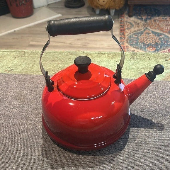 Le Creuset Whistling Tea Kettle 1.7 Quart Flame Red Lg Enamel Teapot