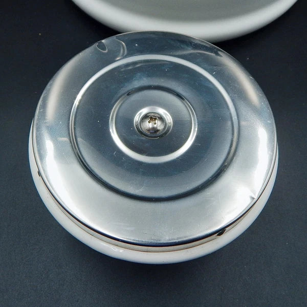 Le Creuset Whistling Tea Kettle White Enamel On Steel 1.7 Quart 1.6 Litre