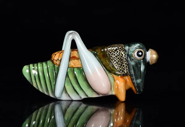 3.6"Snuff bottle with enamel colors and grasshopper patterns in Qing Dynasty