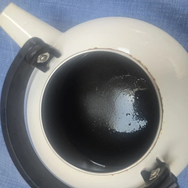 Le Creuset white Tea Kettle Teapot Tea Pot