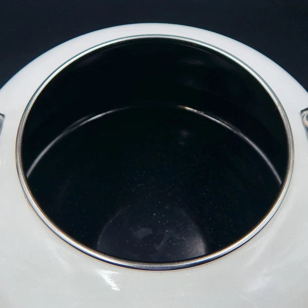 Le Creuset Whistling Tea Kettle White Enamel On Steel 1.7 Quart 1.6 Litre