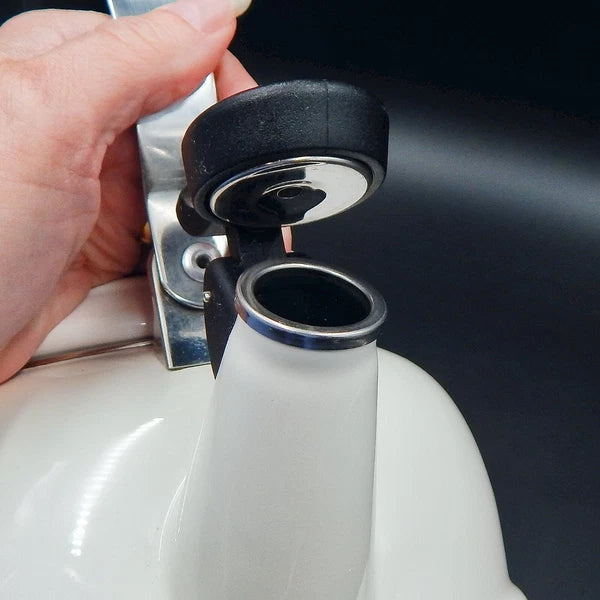 Le Creuset Whistling Tea Kettle White Enamel On Steel 1.7 Quart 1.6 Litre