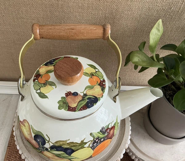 Vintage Regency Club 2.5 Quart Wooden Handle Teakettle Tea Pot