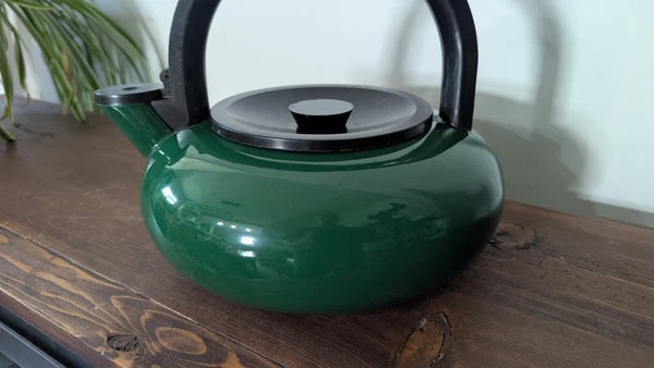Vintage Retro Hunter Green Enamel Tea Kettle with Black Plastic Handle Nice