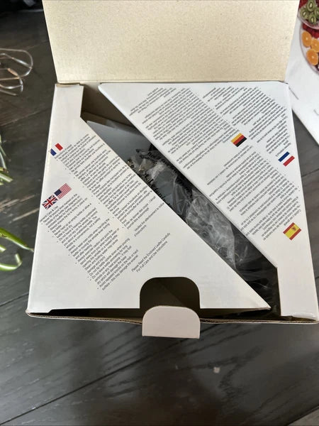 Le Creuset Classic Whistling Tea Kettle Enamel-On-Steel Red 1.6Qt.BRAND NEW