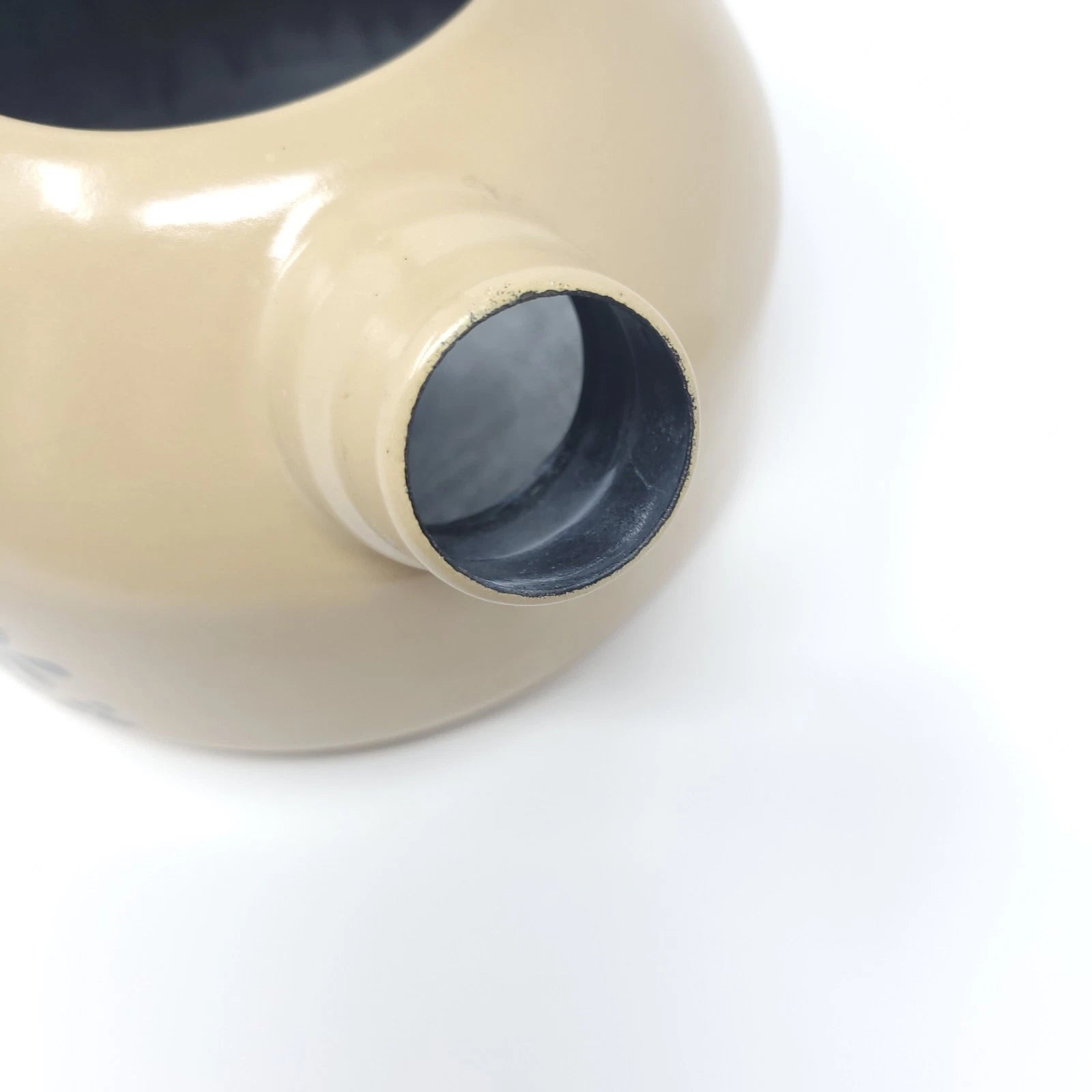 Pfaltzgraff Yorktowne Enamel on Metal L Handle Round Tea Kettle