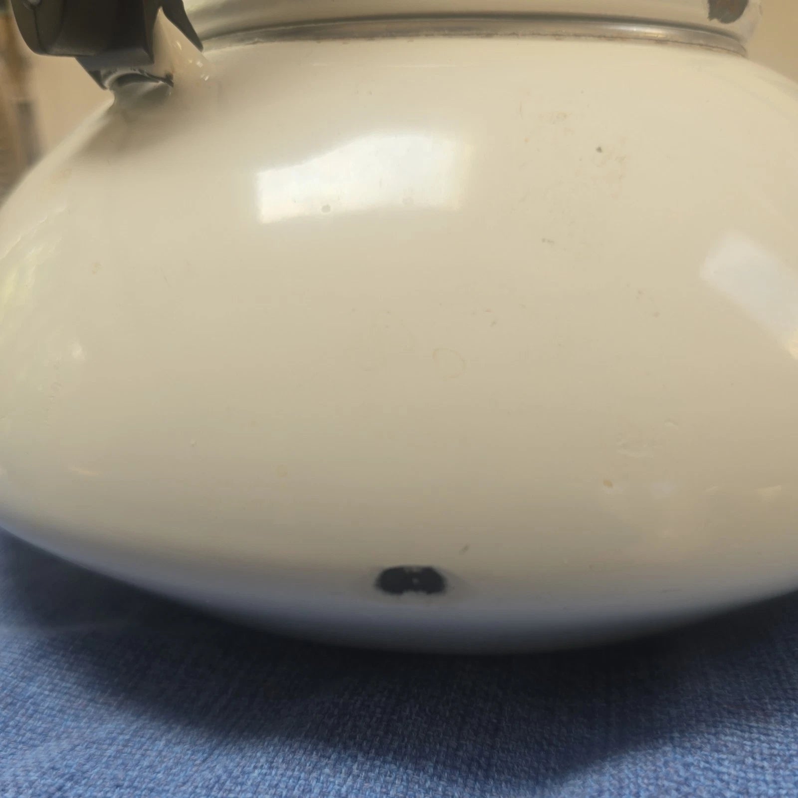 Le Creuset white Tea Kettle Teapot Tea Pot