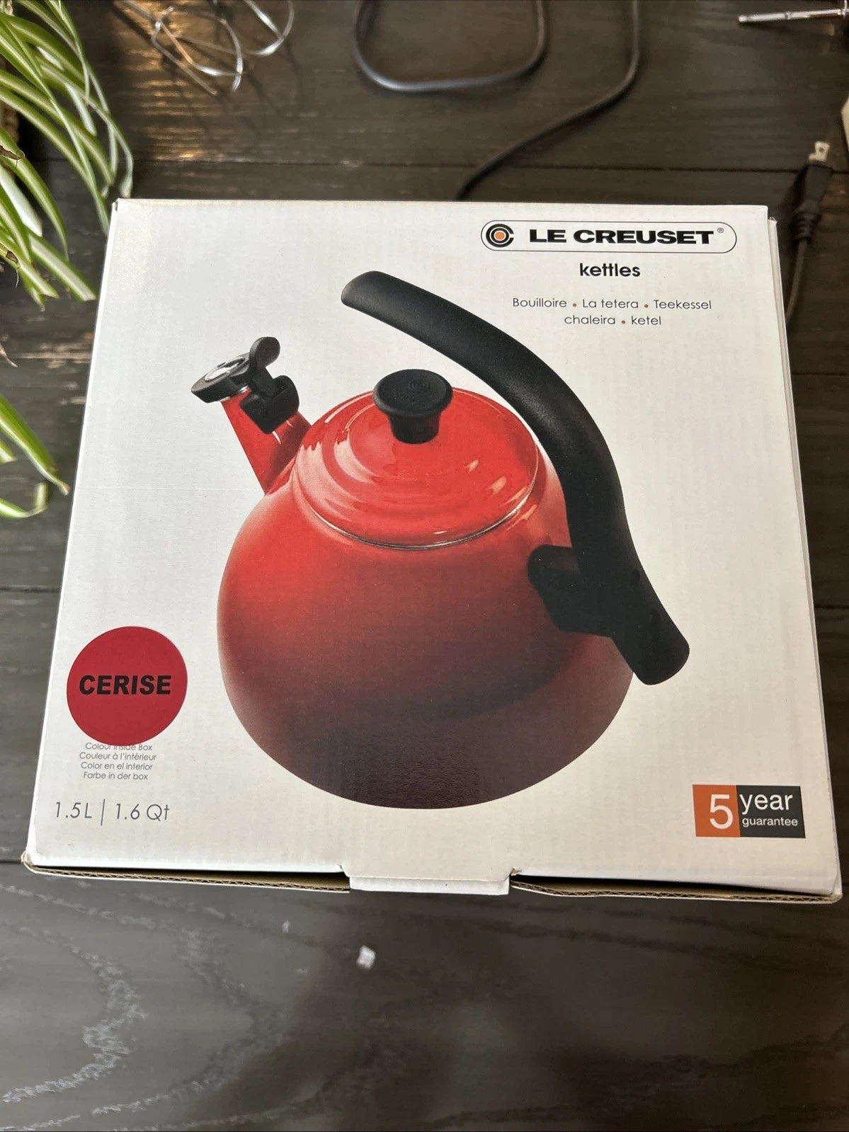 Le Creuset Classic Whistling Tea Kettle Enamel-On-Steel Red 1.6Qt.BRAND NEW