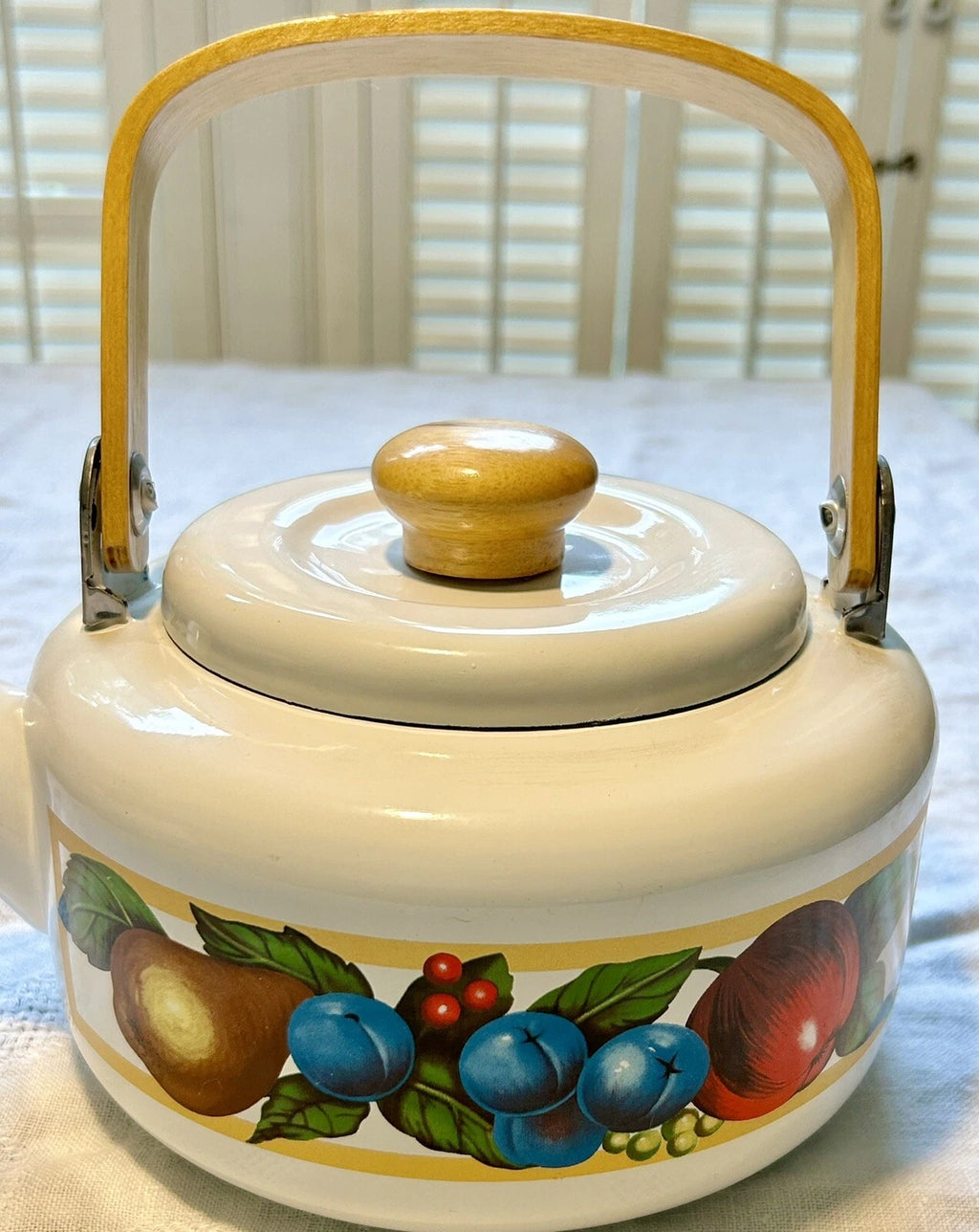 Vintage 1980’a Fruit &Berries 1 Quart Tea Kettle Enamel Wear Stovetop Teakettle