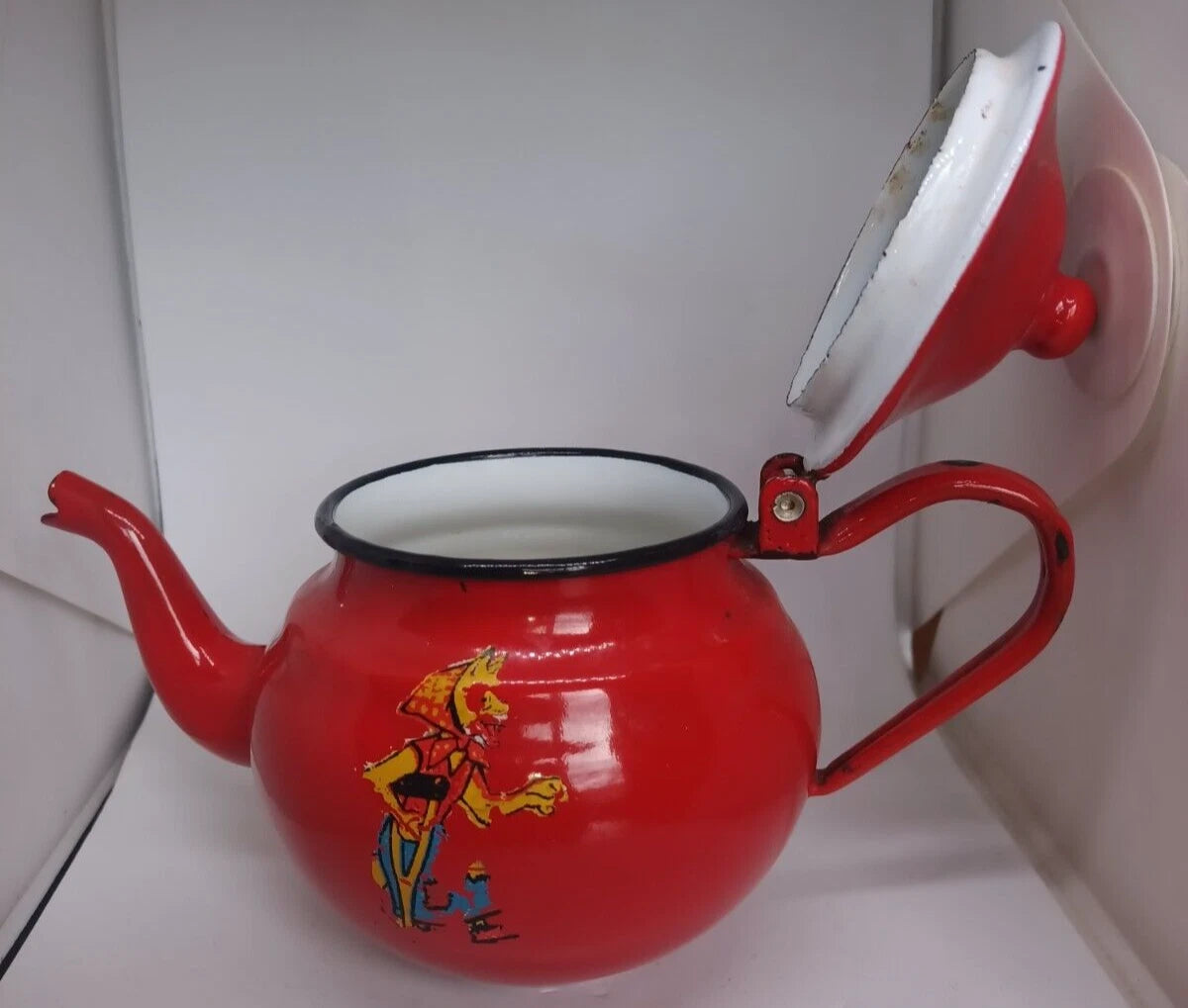 Kettle VINTAGE ENAMEL CHILDRENS TEAPOT FOLDING HANDLE WITH LIVER DECORATIVE ITEM