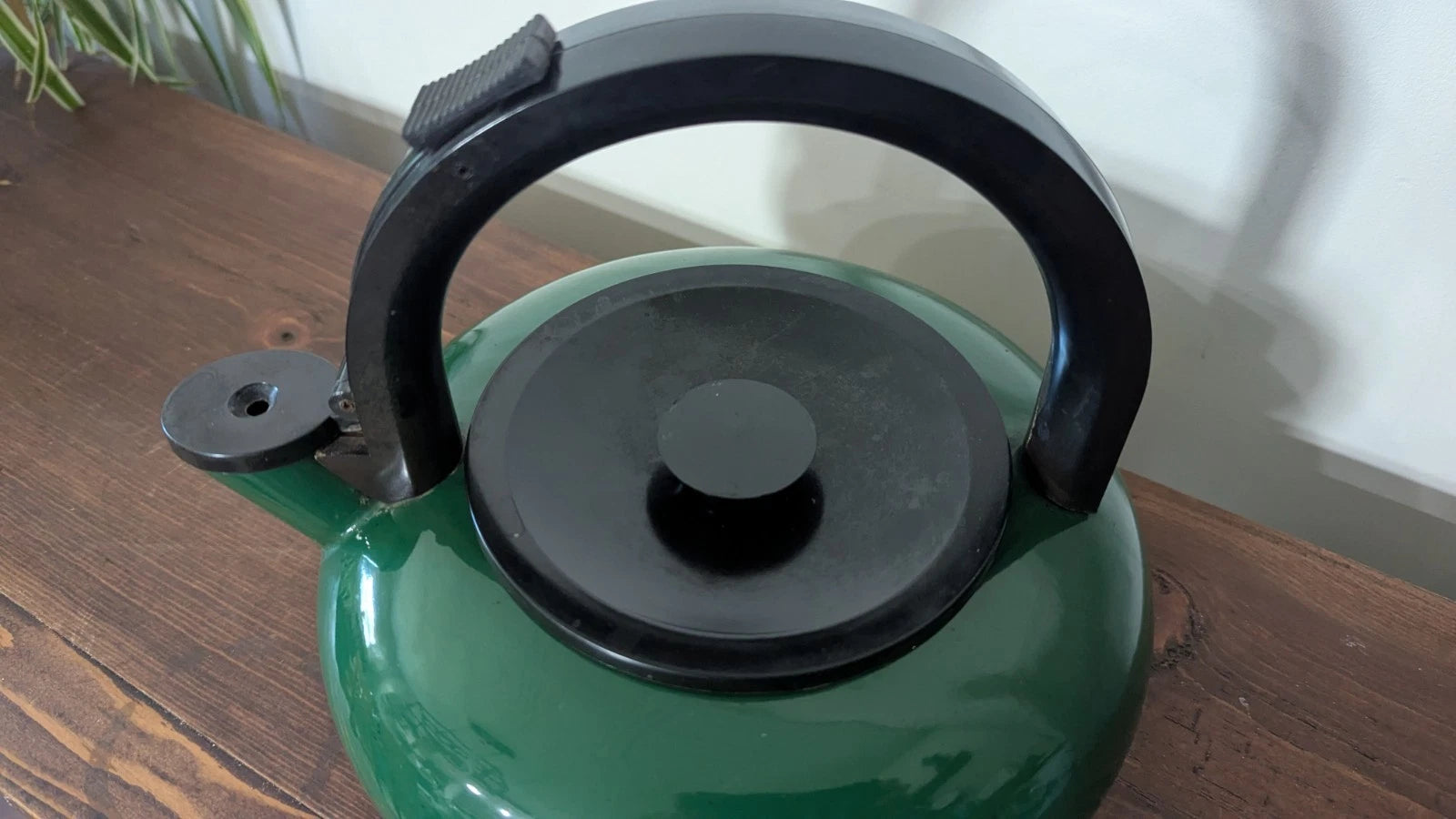Vintage Retro Hunter Green Enamel Tea Kettle with Black Plastic Handle Nice