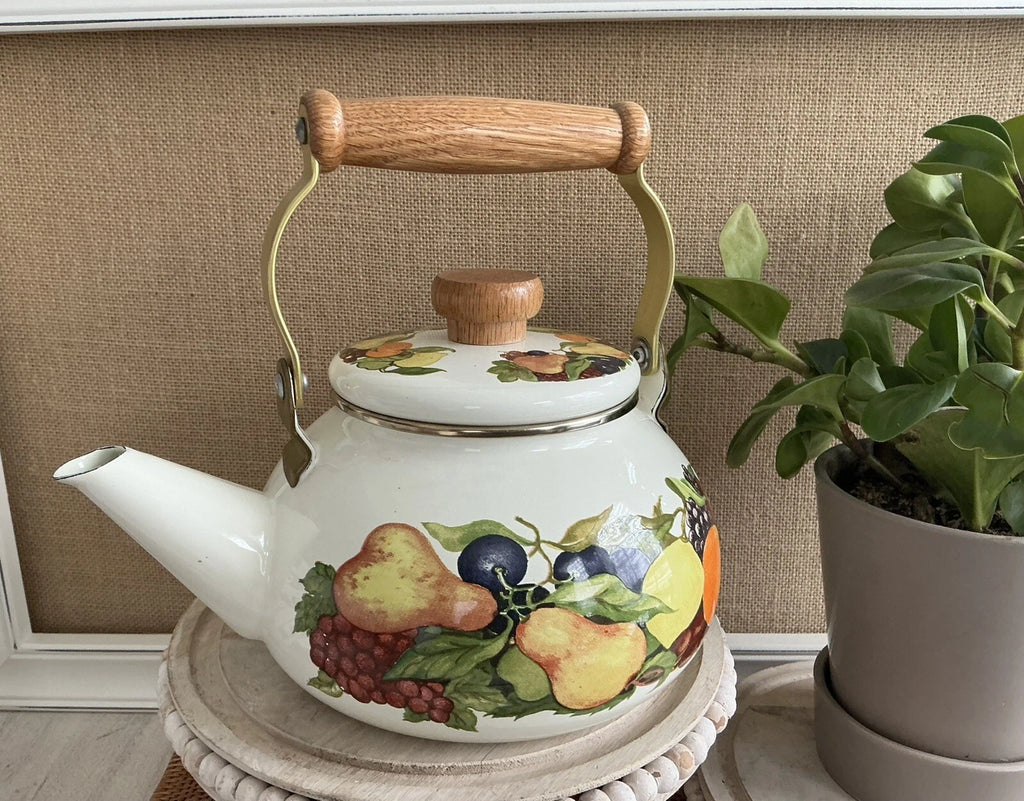 Vintage Regency Club 2.5 Quart Wooden Handle Teakettle Tea Pot