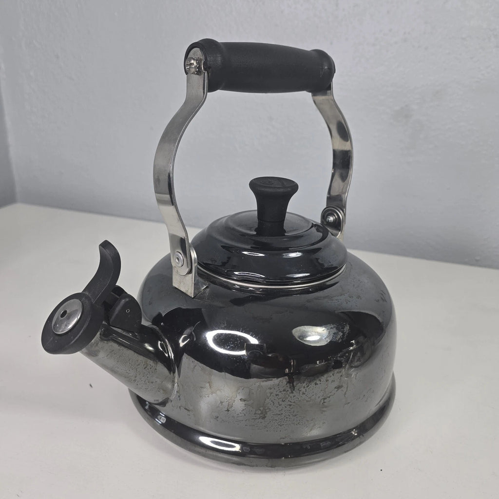 LE CREUSET Whistling Tea Kettle 1.7 Qt 1.6L Black Gray Silver Chrome Teapot