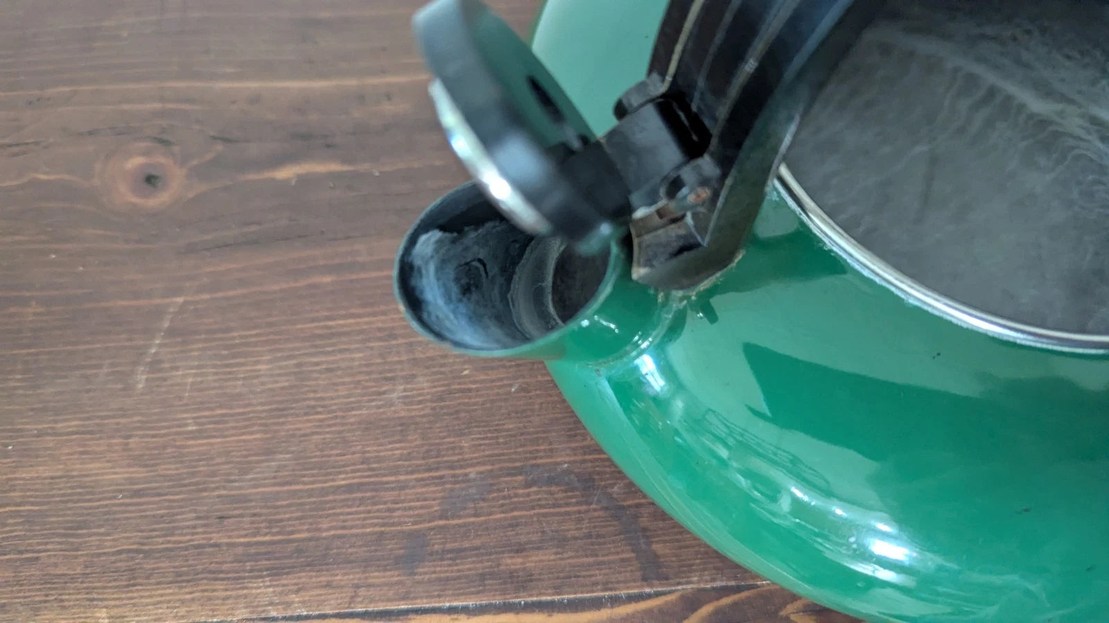 Vintage Retro Hunter Green Enamel Tea Kettle with Black Plastic Handle Nice