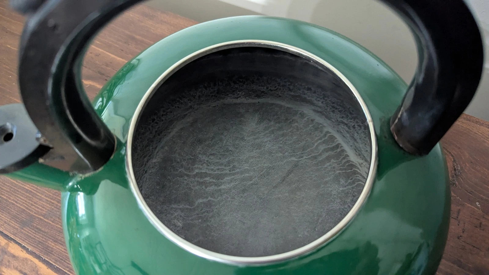 Vintage Retro Hunter Green Enamel Tea Kettle with Black Plastic Handle Nice