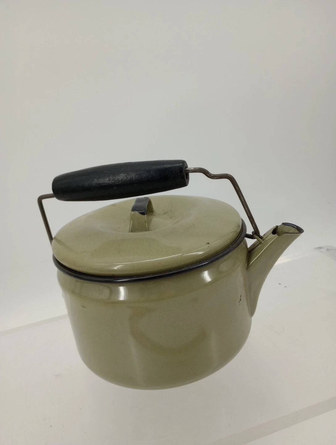 Vtg Avocado Green Enamelware Teapot Wire Bale Wood Handle  Farmhouse Primitive