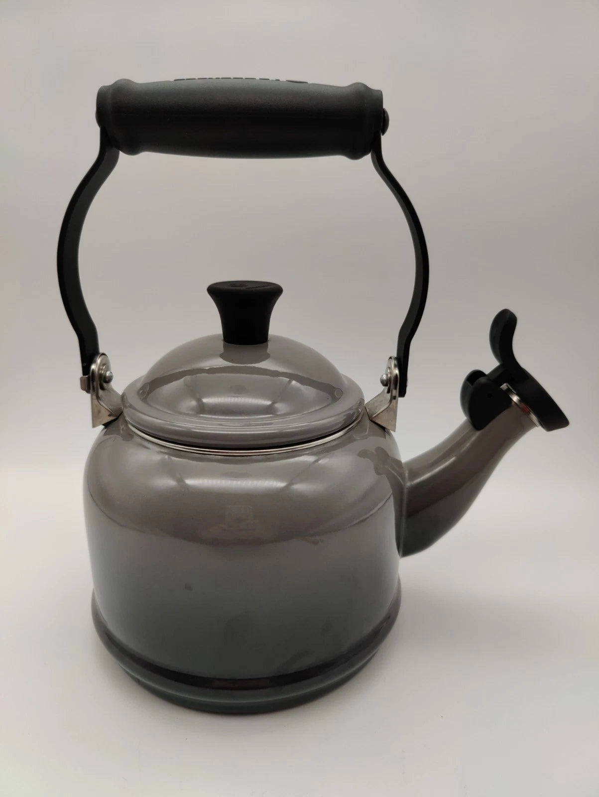 Le Creuset Demi Tea Kettle 1.25 Qt Gray Enamel on Steel – Whistling