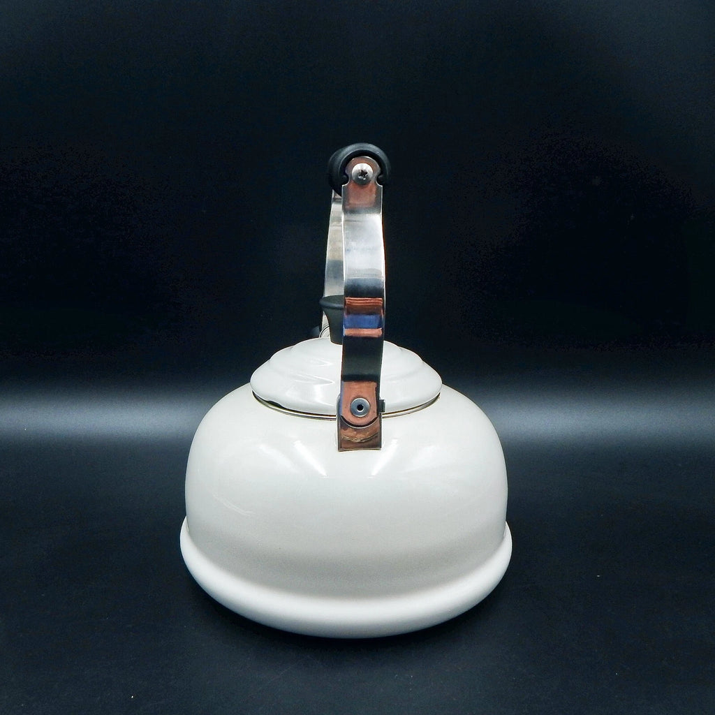 Le Creuset Whistling Tea Kettle White Enamel On Steel 1.7 Quart 1.6 Litre