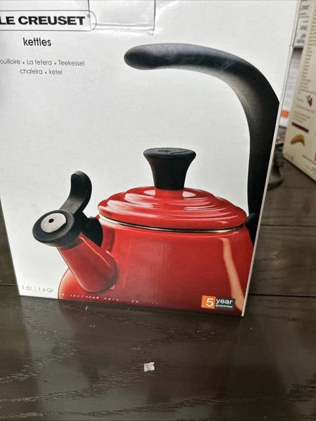 Le Creuset Classic Whistling Tea Kettle Enamel-On-Steel Red 1.6Qt.BRAND NEW