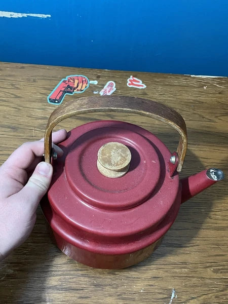 Vintage Retro Red Enameled steel Tea Kettle Pot Wood Handles & Knob 1QT