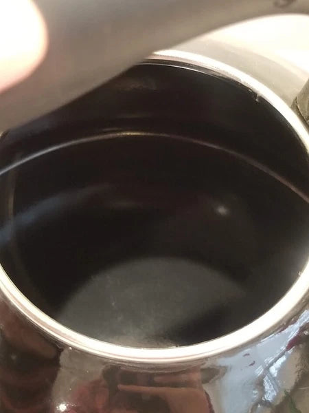 Circulon Whistling Tea Pot Kettle Black Enamel 2 Quart Lid Flip Spout Steel *