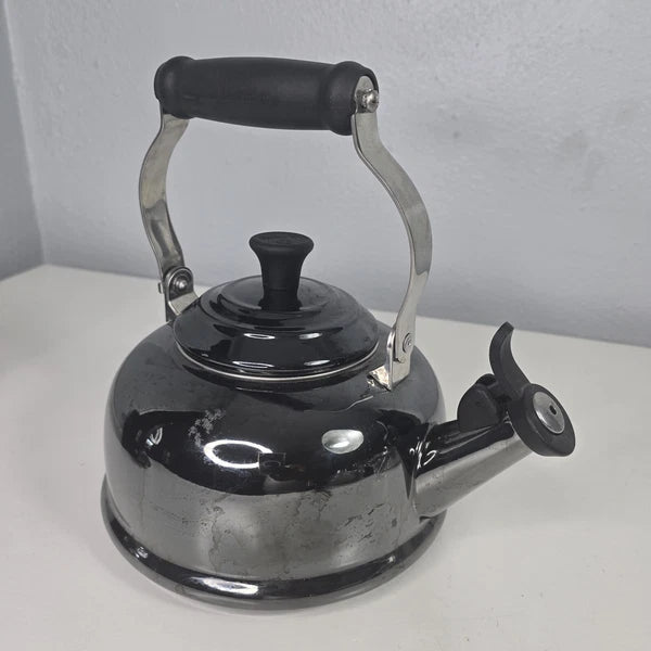 LE CREUSET Whistling Tea Kettle 1.7 Qt 1.6L Black Gray Silver Chrome Teapot