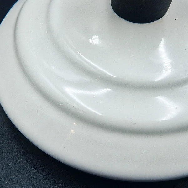 Le Creuset Whistling Tea Kettle White Enamel On Steel 1.7 Quart 1.6 Litre