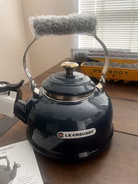 Le Creuset Classic 1.7 Quart Whistling Kettle with Gold Knob, Agave - New