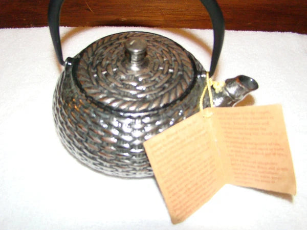 Unity Cast Iron Enameled Tea Pot w/ Infuser Silver Basket Weave Pattern, Unused