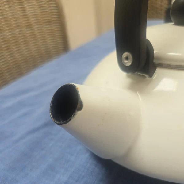 Le Creuset white Tea Kettle Teapot Tea Pot