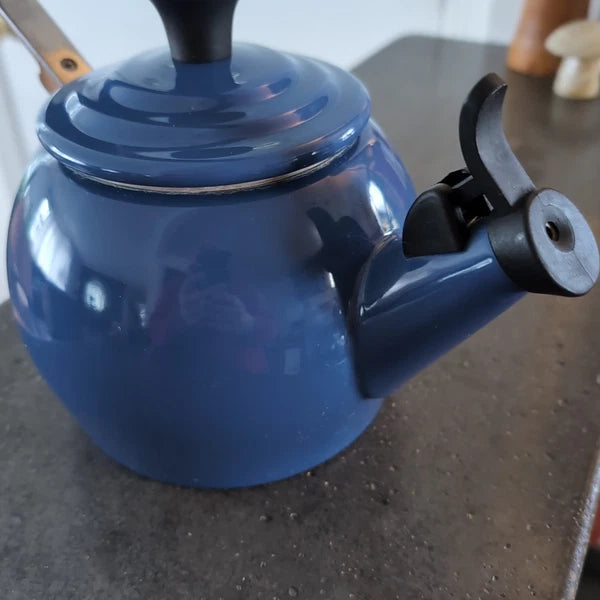 LE CREUSET Whistling Tea Kettle TESTED 1.25Q Indigo Blue Enamel Slight Flaws