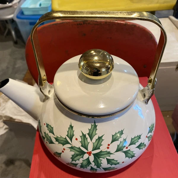 Lenox Vintage Holiday Tea Kettle. Hervidor. 1.8QT (1.8L).  New In Box