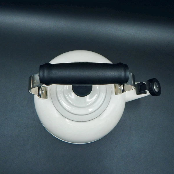 Le Creuset Whistling Tea Kettle White Enamel On Steel 1.7 Quart 1.6 Litre